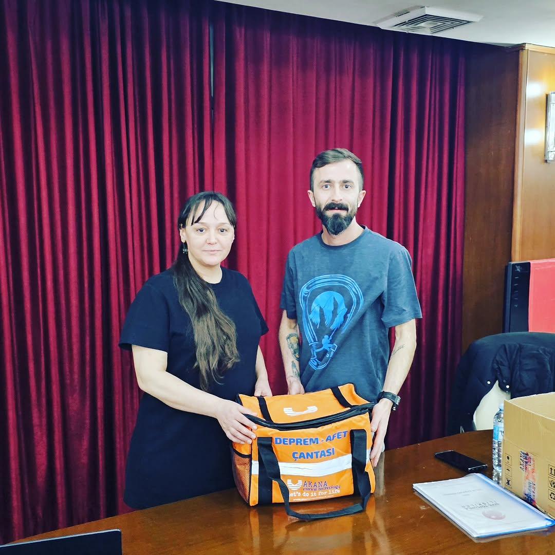 ​Akana Deniz Teknolojileri sponsorluğunda düzenlediğimiz çekilişimizin ödüllerini, Dernek Başkanımız Sayın Erhan Önce'nin katılımıyla talihlilerimize takdim ettik.