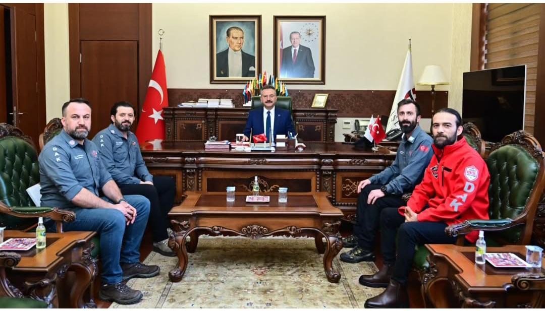 Valimiz Sayın Hüseyin Aksoy’a veda ziyaretinde bulunduk.