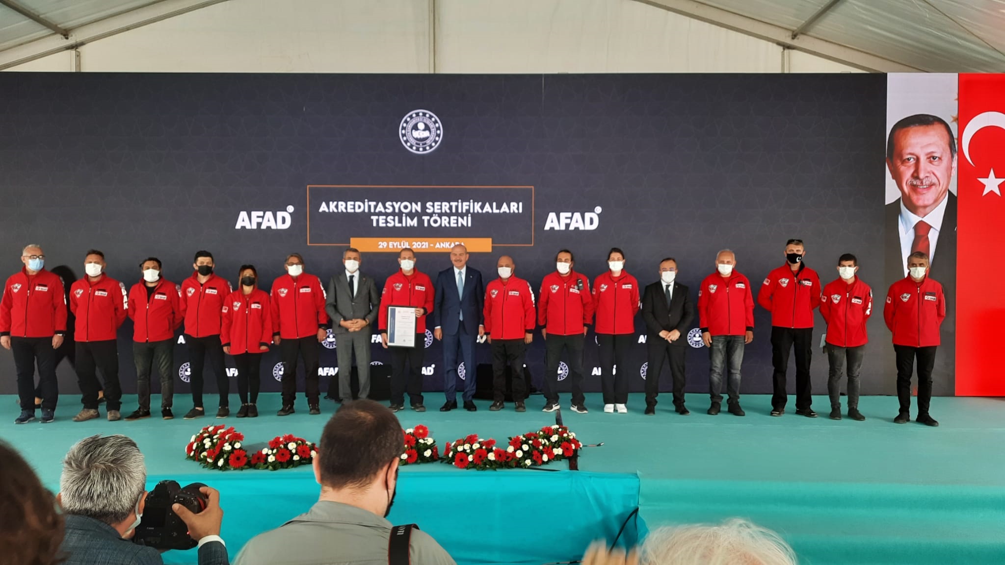 İçişleri Bakanımız Sn. Süleyman SOYLU AFAD Akredite Sertifikamızı Ekibimize Tesl